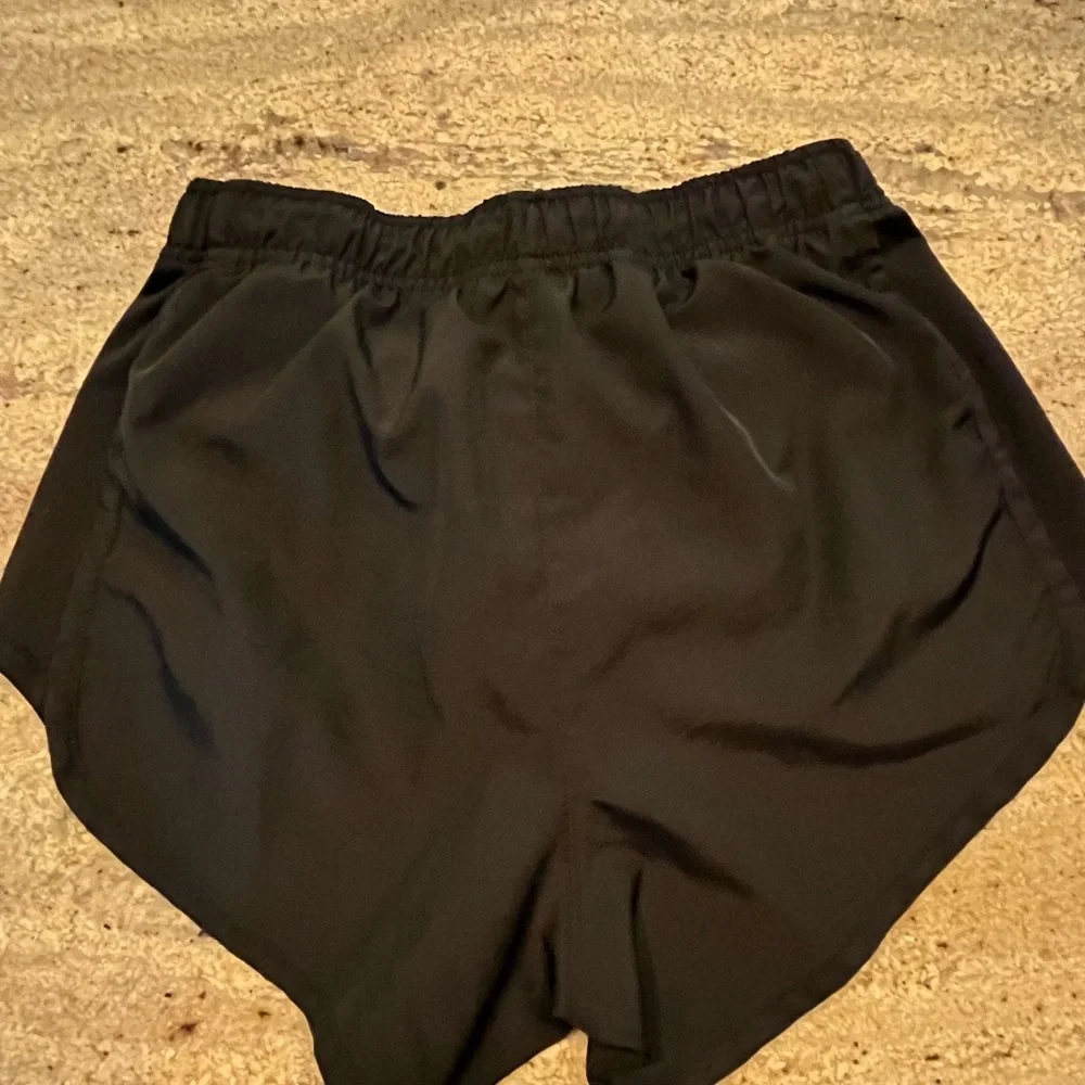Women’s XS Nike Fast Tempo Shorts - Picture 2 of 5